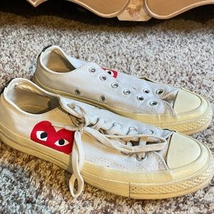 COMME DES GARCONS PLAY
Converse Large Emblem Low Top Canvas Sneakers